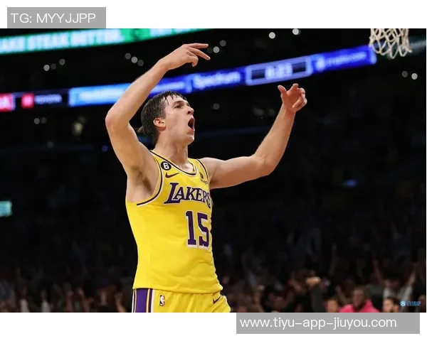 乔治半场表现出色8投4中贡献12分2篮板1抢断正负值高达12