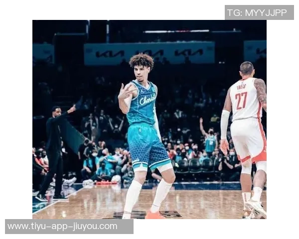 斯玛特称赞拉梅洛鲍尔高中时代就展现出疯狂投篮能力